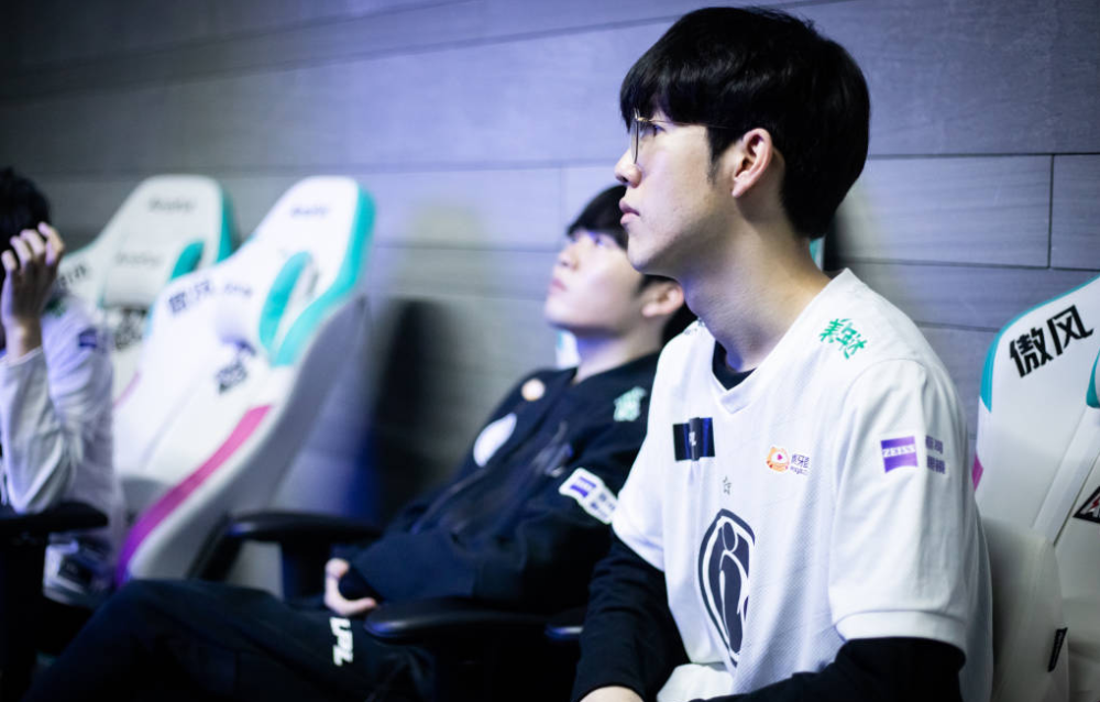 五名球员参 五名球员参